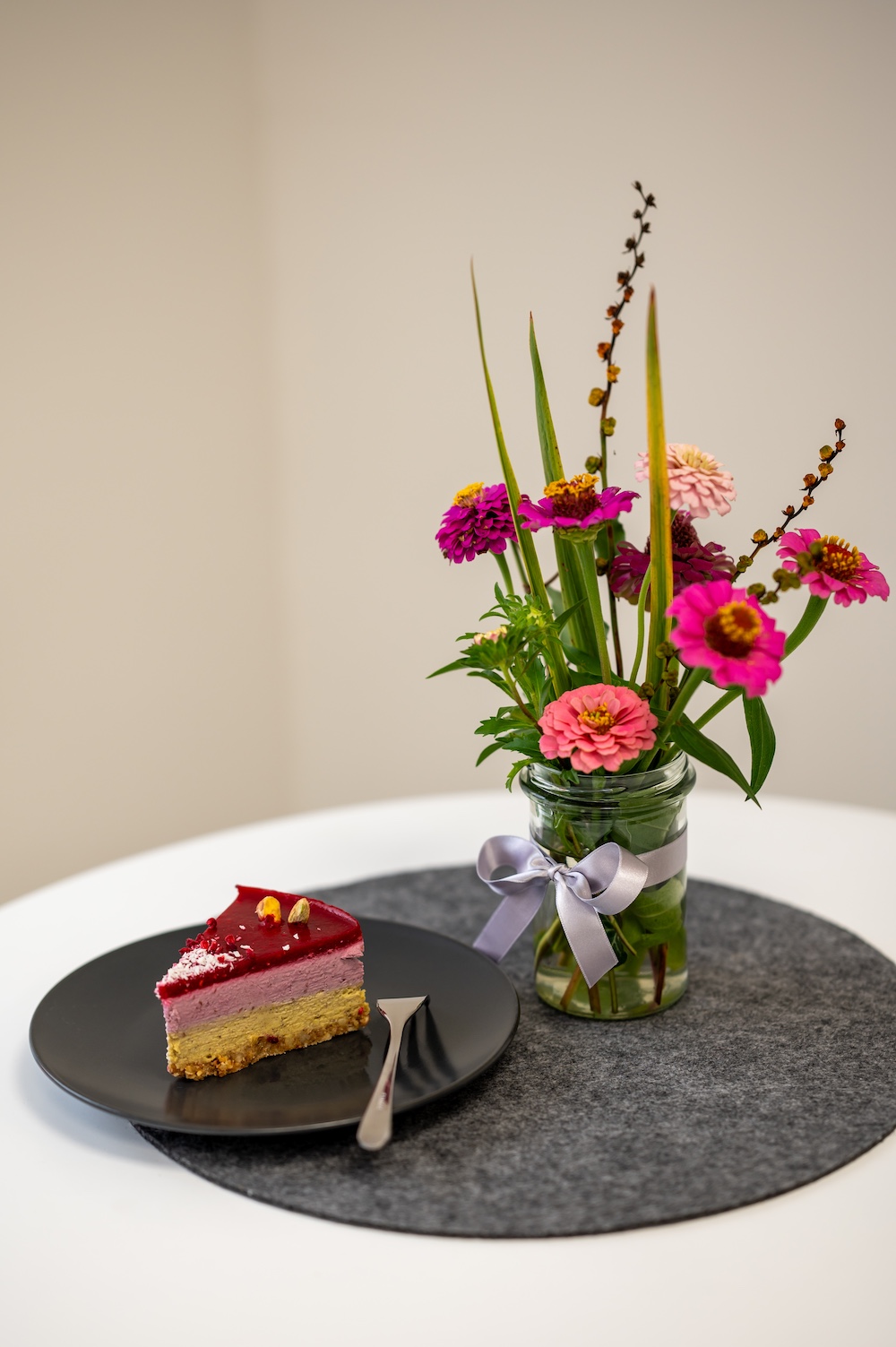 Dekor tortica in šopek